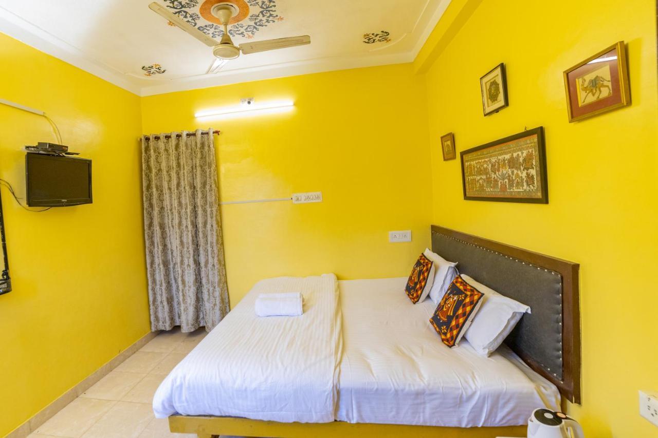 Hotel Hanuman Ghat On Lake Pichola อุเดเปอร์ ภายนอก รูปภาพ